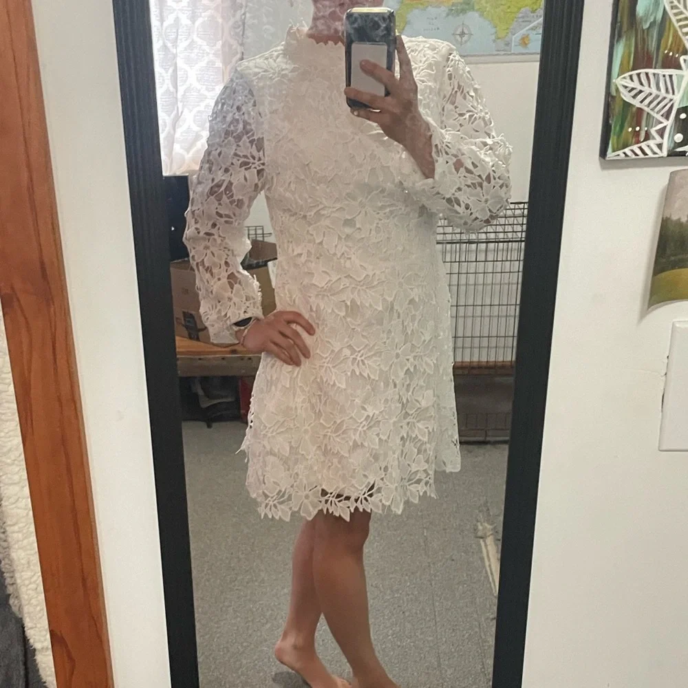 Women’s Short Lace Wedding Dress- size 10US - Picture 3 of 13